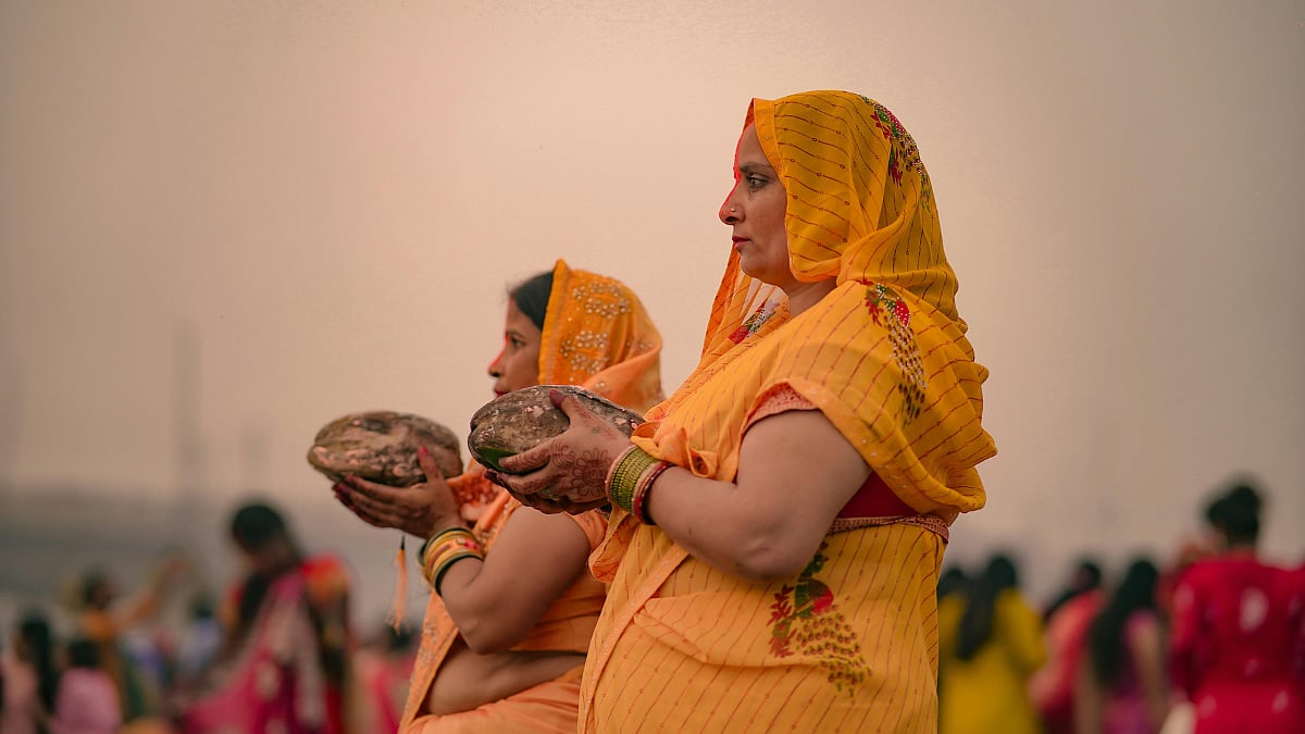 Chhath Puja 2025 In Mumbai: Popular Ghats From Juhu Beach To Girgaon Chowpatty For Festive...