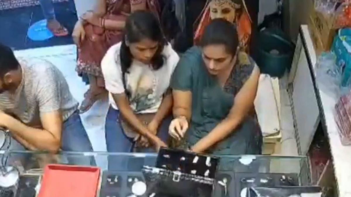 'Replaced Gold Ring With Fake’: CCTV Captures Women Stealing At Jewellery Shop In Delhi