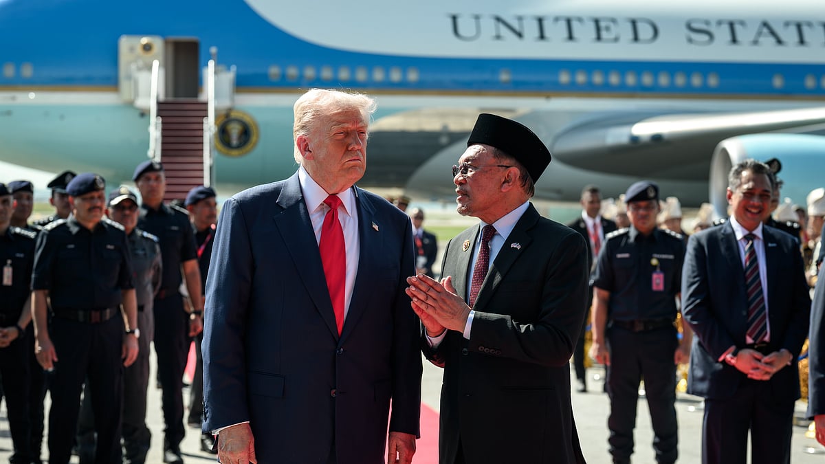 Trump Grooves To Malaysian Beats: US President Dances With PM Anwar Ibrahim During Malaysia Visit - VIDEO