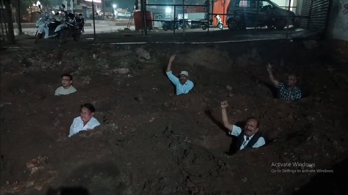 MP News: Protestors Bury Themselves In Soil, Stage ‘Bhoomi Samadhi Satyagraha’ In Jabalpur;...