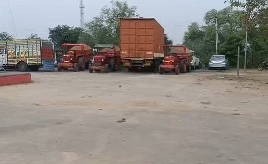 MP News: Sand Mafias Loot 3 Illegal Sand-Laden Tractors From Chhatarpur Police Station; PCC Chief...