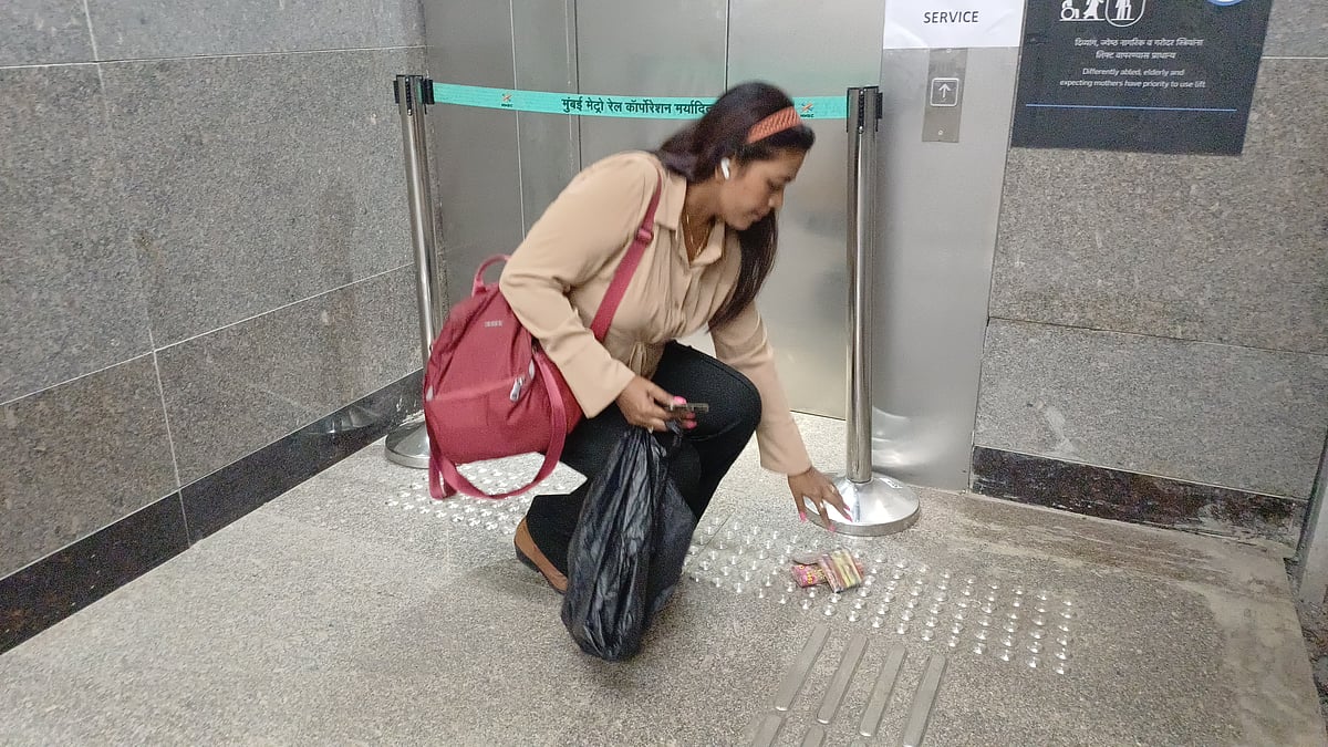 FPJ reporter Poonam Apraj placing firecrackers at different locations.
