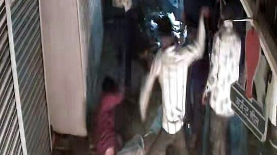Bhopal News: Clash Between BMC Sanitation Workers And Shopkeeper In MP Nagar, CCTV Footage Surfaces