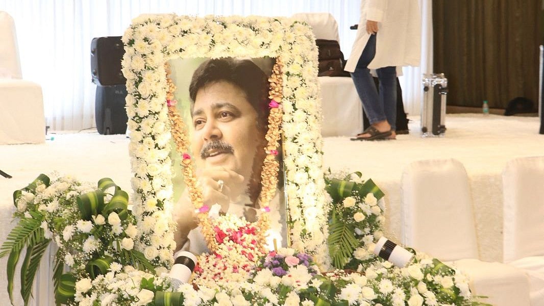 Satish Shah Prayer Meet Photos: Rupali Ganguly, Shatrughan Sinha, Rakesh Roshan & Others Pay Tribute...