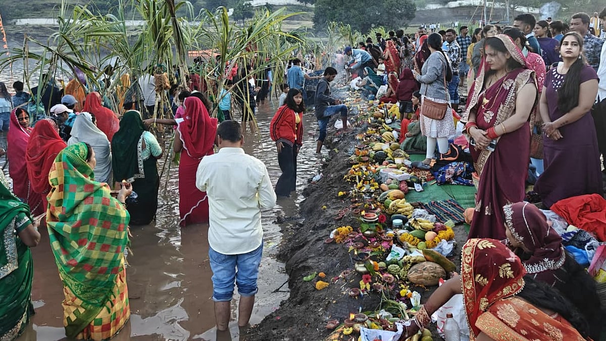 Chhatrapati Sambhajinagar: Devotees Celebrate Chhath Puja With Fervour At Botanical Garden