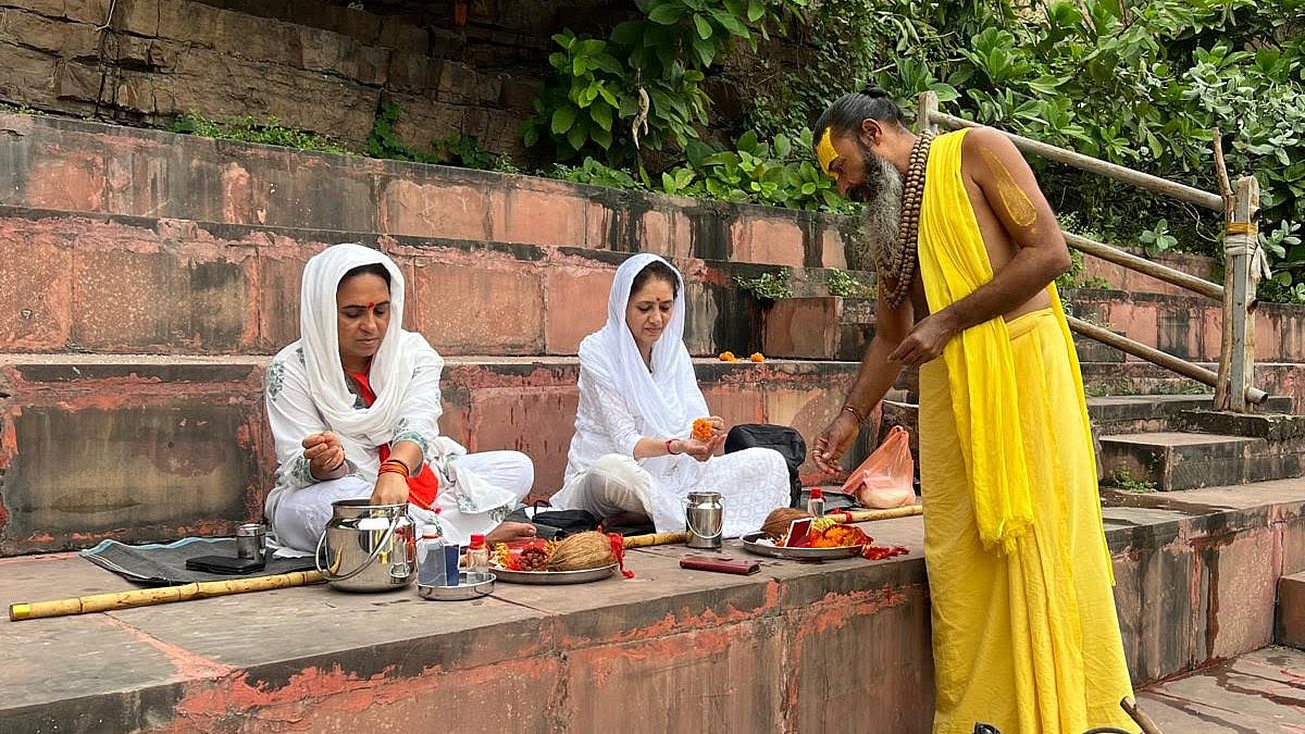 MP News: Bangkok Designer Finds Peace In Narmada Journey