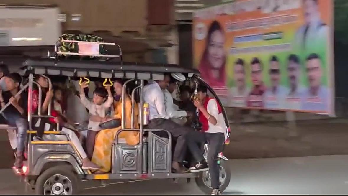 MP Bizarre! 6-Seated E-Rickshaw Carries 20 Passengers In Chhatarpur; Driver Extends Back Seat For...