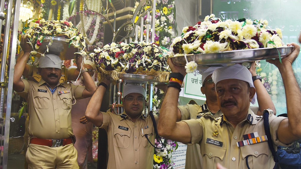 Mumbai Police Commissioner Deven Bharti Leads Annual Sandal Ceremony At Rahman Shah Baba Dargah