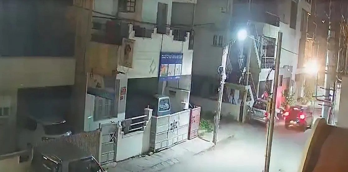 Bengaluru Road Rage: Couple Ram Car Into Delivery Agent’s Bike After Minor Graze; Biker Dies On Spot Near JP Nagar (Video) 