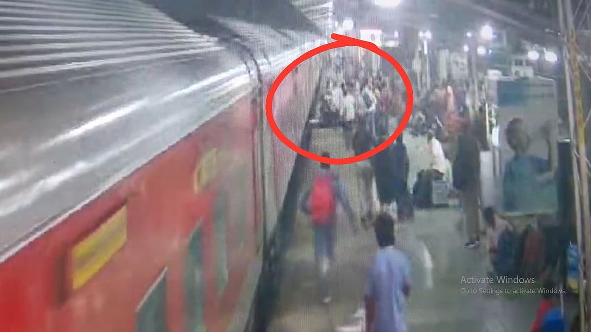MP News: Passenger Slips On Rail Track While Boarding Moving Amravati Express At Jabalpur Station;...