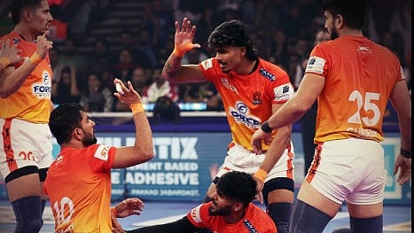 Pro Kabaddi League: Puneri Paltan Storms Into Final After Beating Telugu Titans 