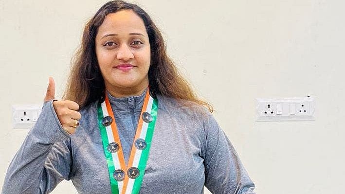 Nashik: YCMOU Student Mayuri Shelar Enters India Book Of Records With 47 Chakrasana Push-Ups |