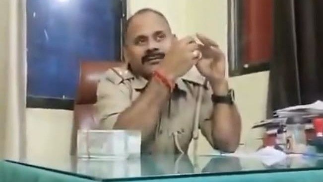 VIDEO: Lucknow Sub-Inspector Caught Taking ₹2 Lakh Bribe In Gangrape Case, Arrested By Anti-Corruption Team 