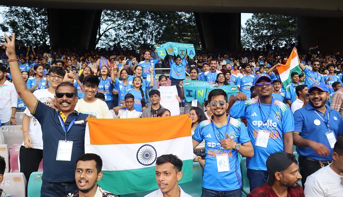 PHOTOS: 300 Pune Students Cheer For India At Women’s World Cup Semi-Final Against Australia At DY...
