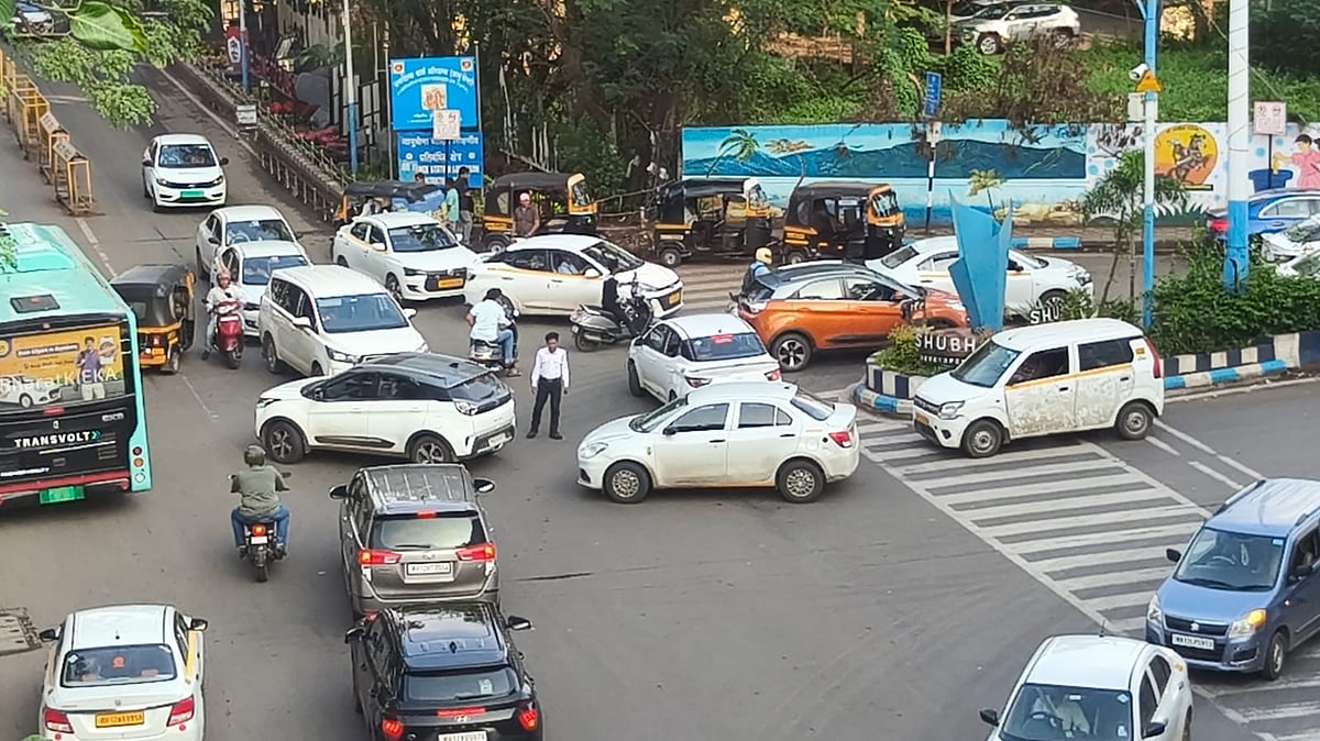 Pune Airport Road Choked By Traffic; Defence Land Delays Expansion Work - PHOTOS