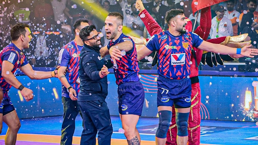 Heart-Stopping Finale! Dabang Delhi Beat Puneri Paltan 31-28 To Lift Pro Kabaddi League Season 12...