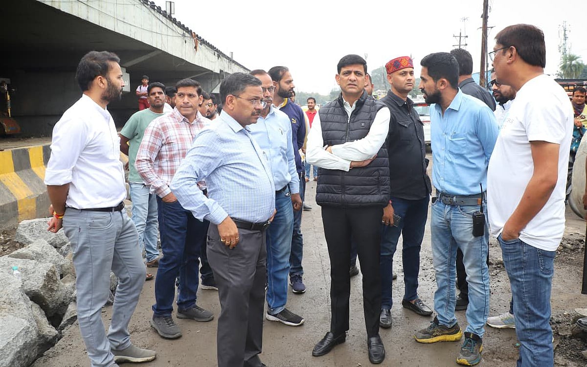 Indore News: Mayor Pushyamitra Bhargav Slams Officials For Digging New Road; Mayor's Surprise Visit...