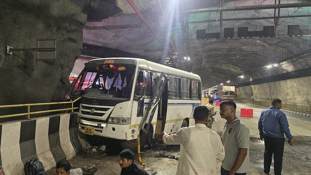 One Dead & Several Injured As Minibus Crashes On Samruddhi Highway Near Igatpuri In Maharashtra's...