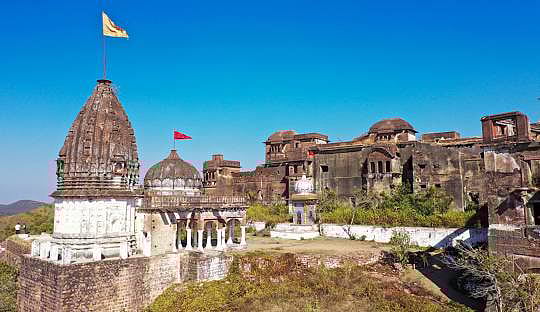 Tome And Plume: Drizzles, Wet Wind, Welcome Wanderers To Narsinghgarh