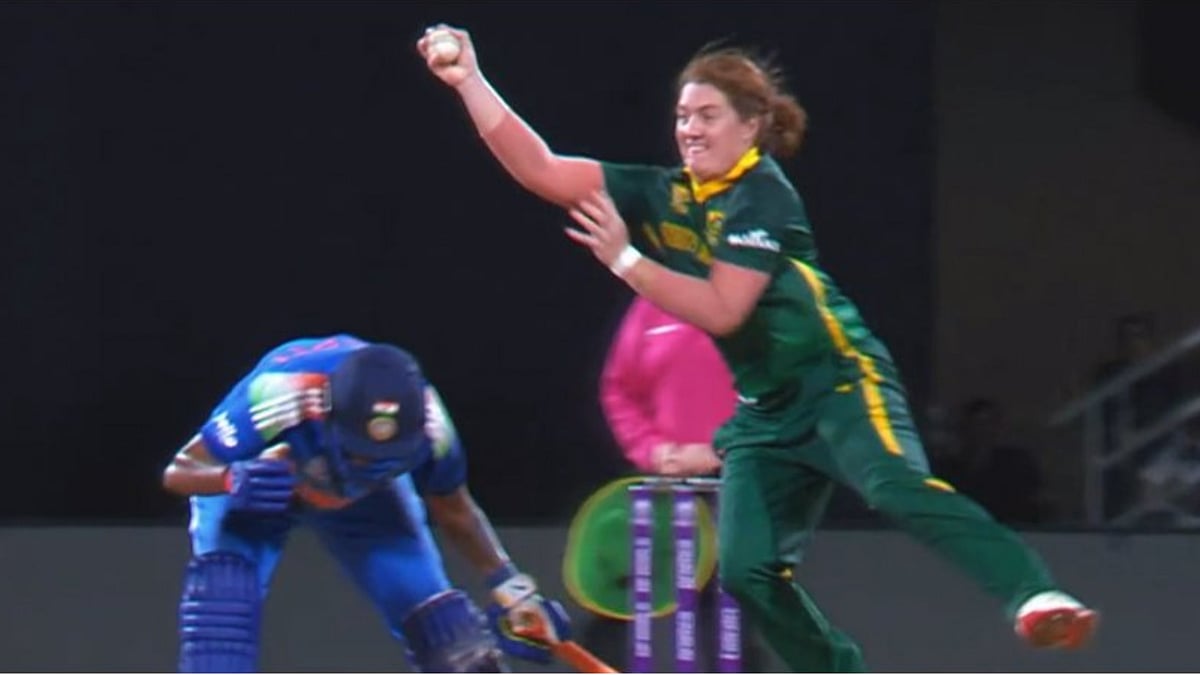 IND W vs SA W, Women's World Cup 2025 Final: Nadine De Klerk Accidently Hits Deepti Sharma Behind Neck While Taking Stunning Catch; Video 
