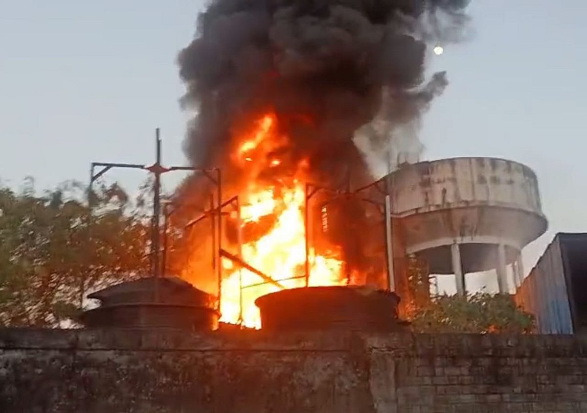 Bhopal News: Massive Fire At Shahjahani Park Biogas Plant, Smoke Visible From 8 Km Away