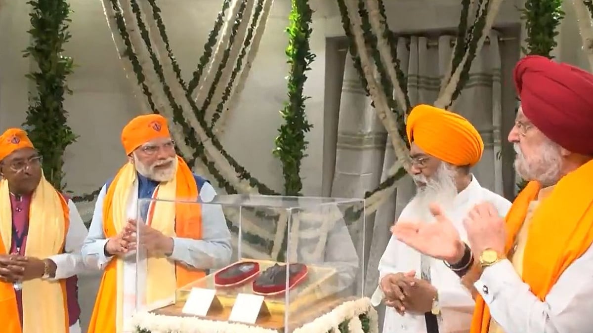 Bihar Elections 2025: PM Modi Offers Prayers At Patna Sahib Gurdwara - VIDEO 