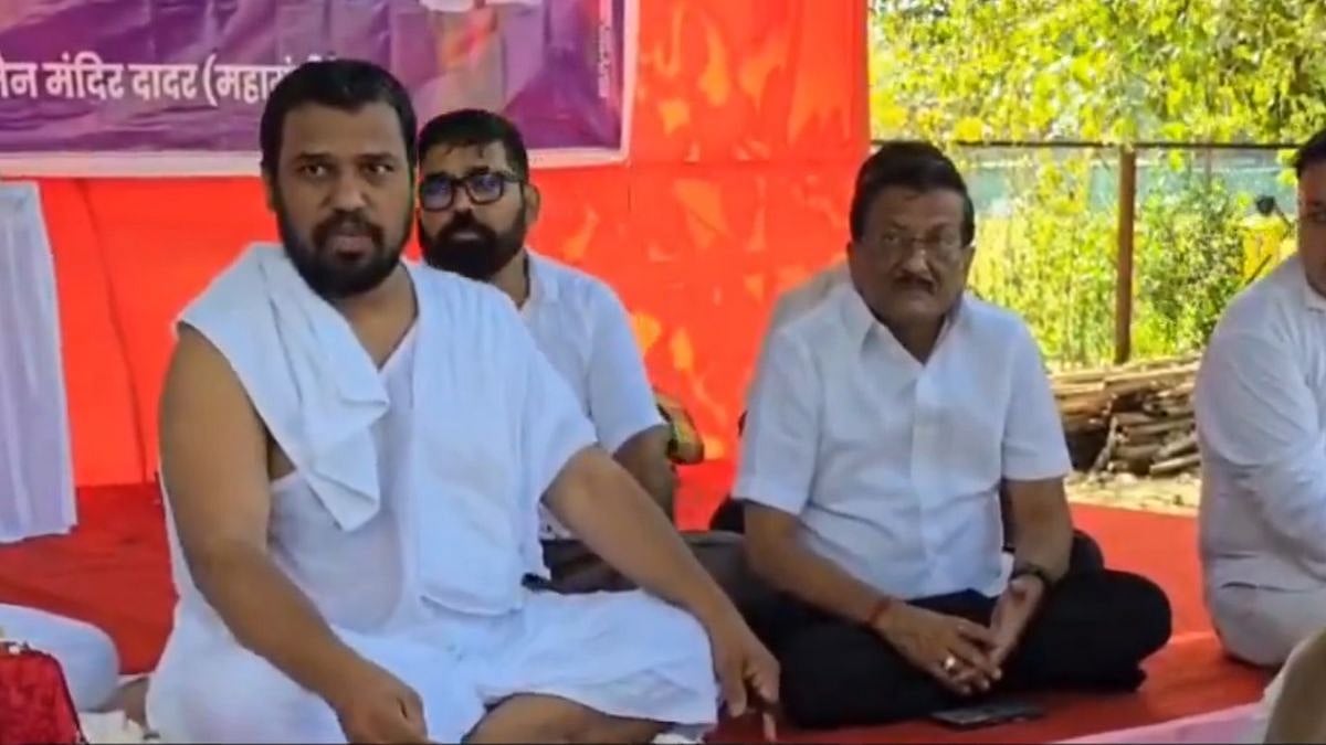Mumbai: Jain Monk Nileshchandra Vijay Begins Hunger Strike At Azad Maidan, Demands Reopening Of Dadar Kabutarkhana - Video 