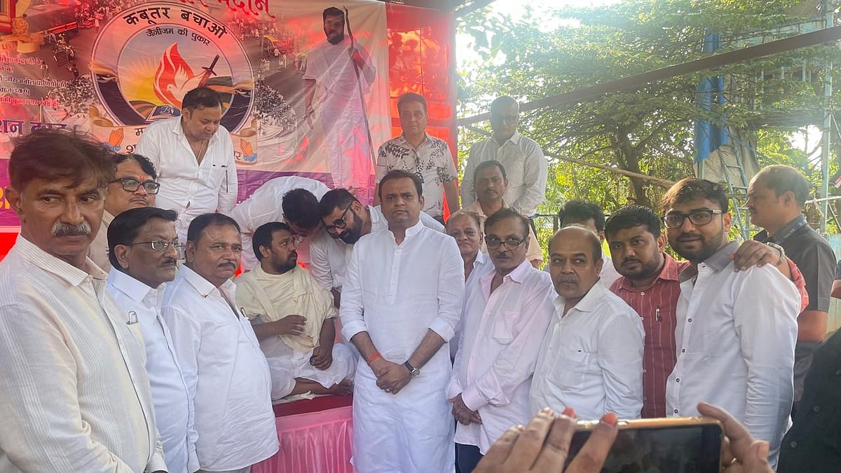 Pigeon Feeding: Jain Monk Ends Indefinite Hunger Strike Within Hours After BJP Leaders Promise Solution Within 15 Days 