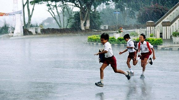 Thane Schools Relax Uniform Rules Amid Heavy Rain, Allow Students To Wear Sandals