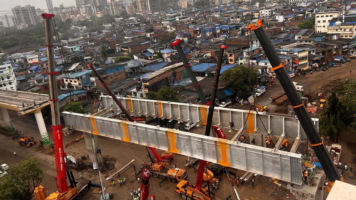 Mumbai Metro Line 4: MMRDA Successfully Installs 56-Metre Steel Span Over Bhandup–Sonapur Junction; Marks Major Milestone | VIDEO 