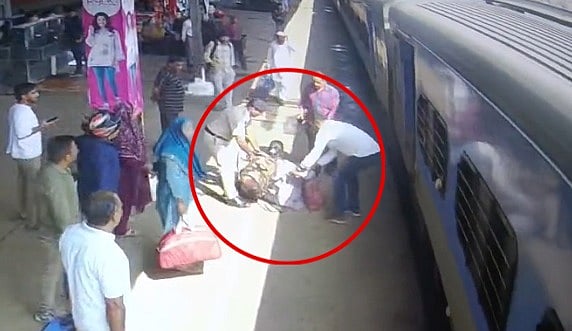 MP News: Woman ASI Slips While Boarding Moving Train; RPF Constable Quickly Pulls Her To Safety At...