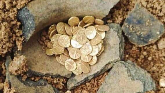 Tamil Nadu: Over 100 Ancient Gold Coins Unearthed During Temple Renovation Near Javvadu Hills 