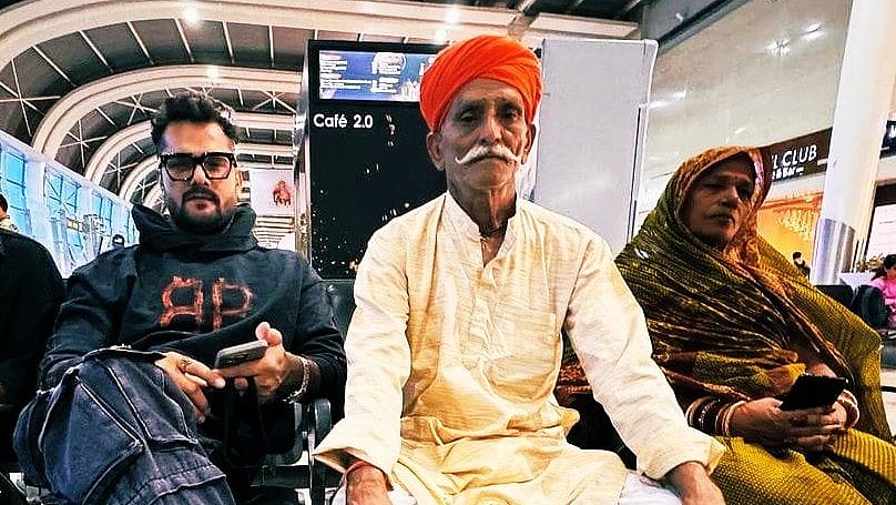 Pickpockets Strike At Akhilesh Yadav Rally In Chapra; RJD Candidate Khesari Lal's Father Loses...