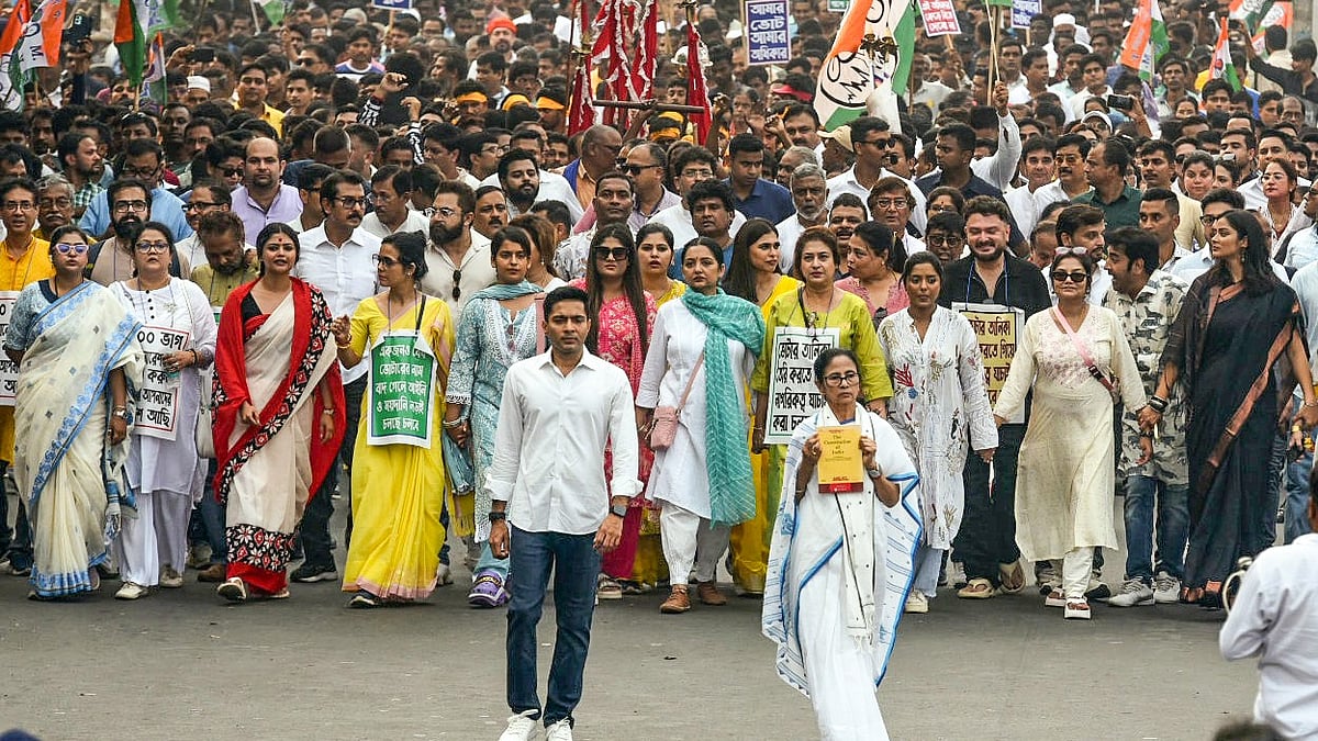 VIDEO: West Bengal CM Mamata Banerjee Stages Massive Protest Against SIR 