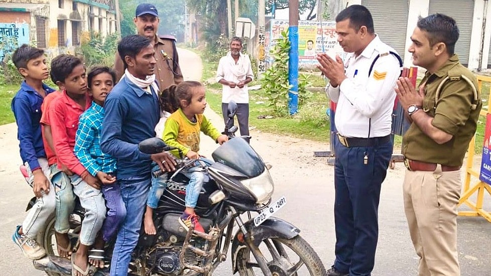 Traffic Cops Fold Hands Before Biker Carrying 6 Kids In UP's Hapur; Fined ₹7000