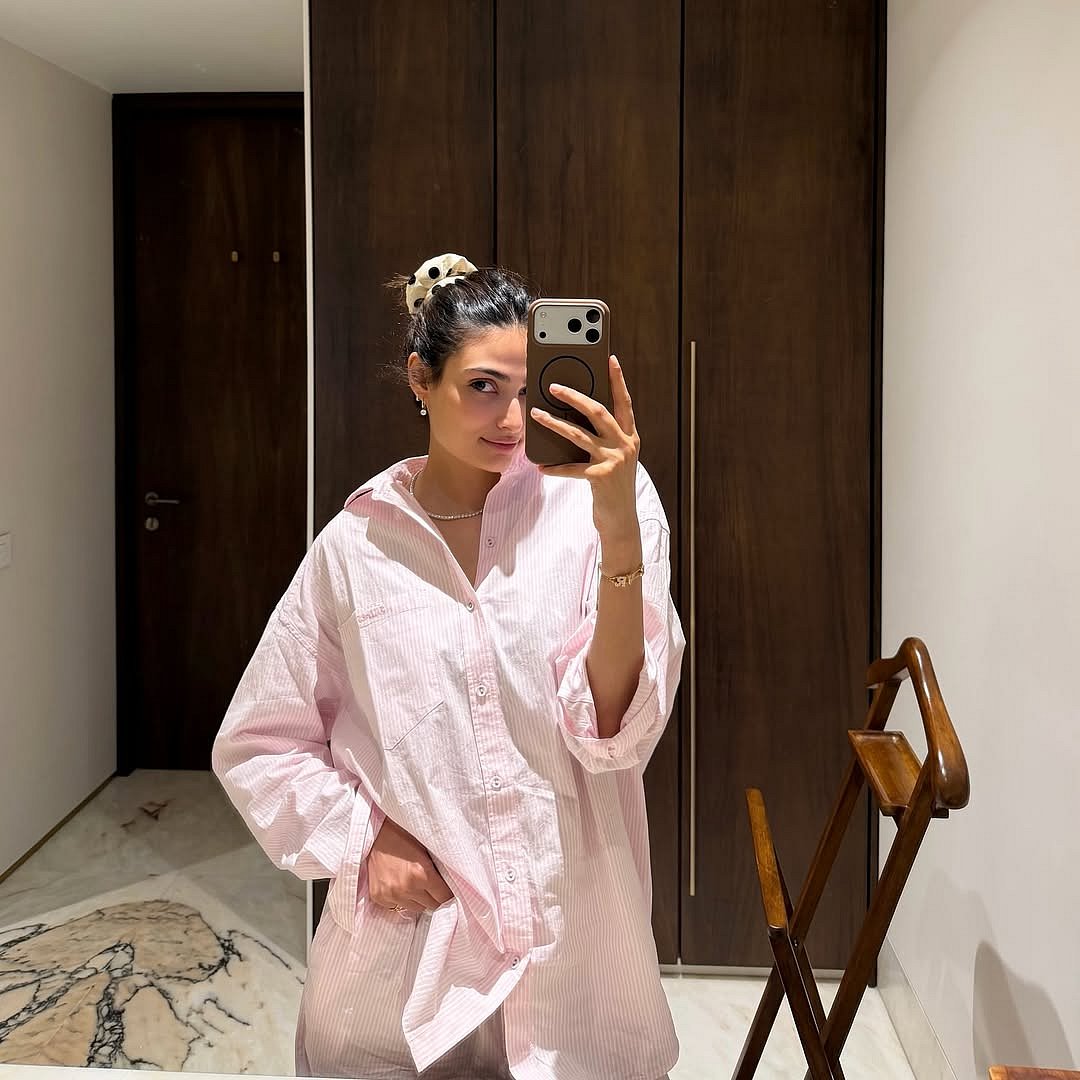 Hugs, Sunflowers & Dinner Date: Inside Athiya Shetty's Cosy 33rd Birthday Celebration With KL Rahul