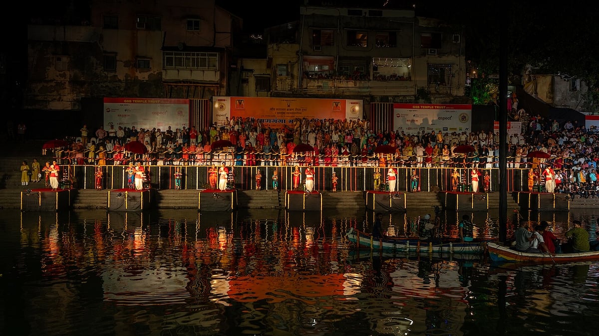 Thousands of devotees gathered in devotion at Banganga Maha-Arti in 2024