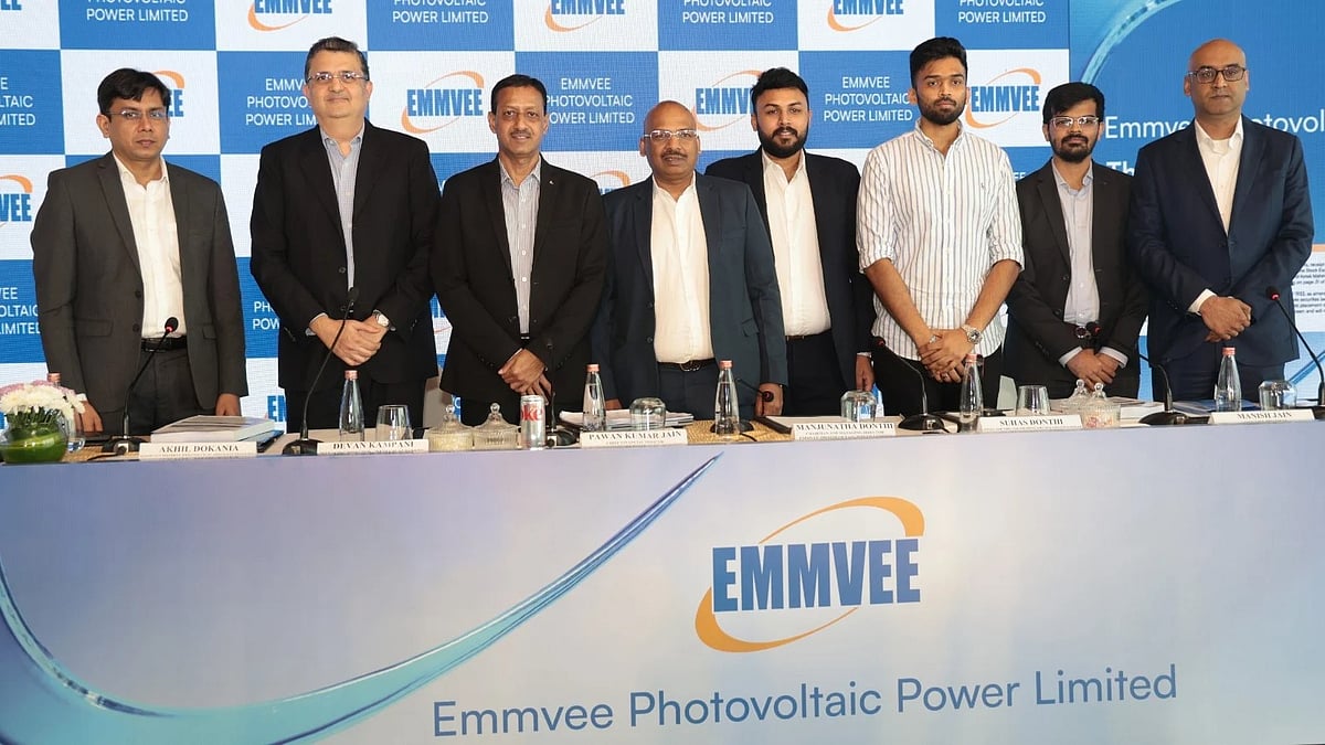 (L-R) Akhil Dokania, Senior Vice President, Infrastructure and Energy Transition, Jeffries India Private Limited; Devan Kampani, Managing Director- Investment Banking, JM Financial Limited;  Pawan Kumar Jain, Chief Financial Officer, Emmvee Photovoltaic Power Limited; Manjunatha Donthi, Chairman and Managing Director, Emmvee Photovoltaic Power Limited; Suhas Donthi, Whole Time Director, President and Chief Executive Officer, Emmvee Photovoltaic Power Limited; Sumanth Donthi, Head of Business Development, Emmvee Photovoltaic Power Limited;  Manish Jain, Asst. Vice President, IIFL Capital Services Limited and Nitin Pasricha, Managing Director, Industrials & Auto, Kotak Mahindra Capital Company Limited

  | 