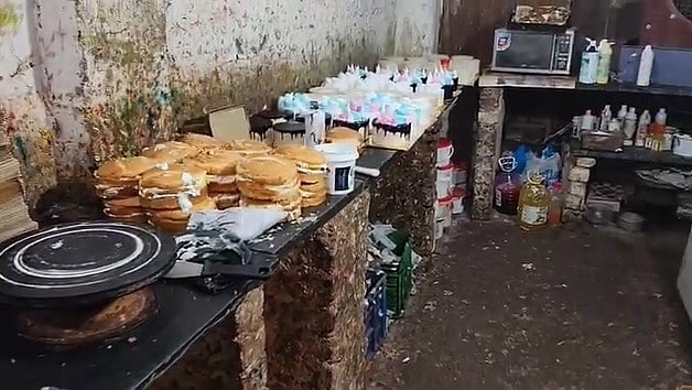 MP Shocker: Dirty Tables, Oil-Stained Oven... Inspection Exposes Unhygienic Kitchen Of Jabalpur...