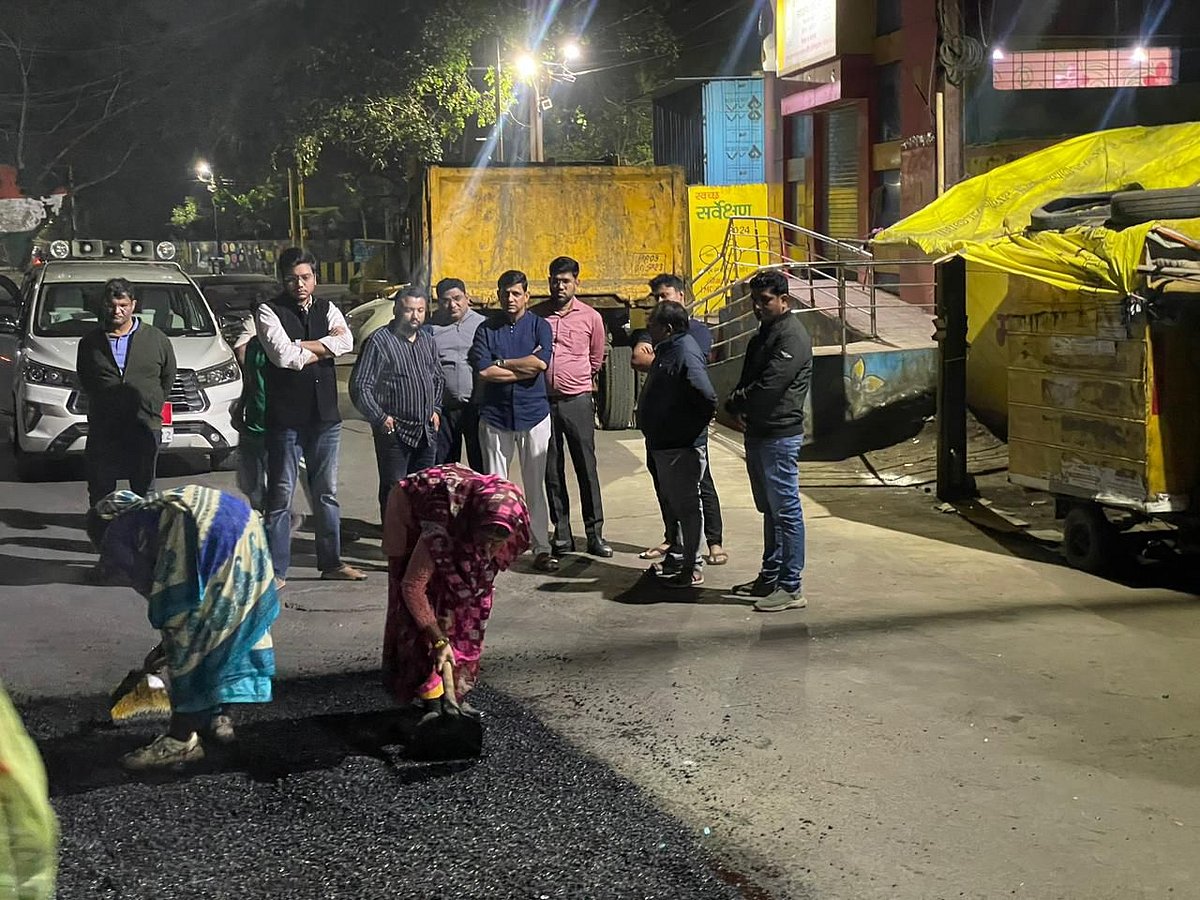 Indore News: Mayor Pushyamitra Bhargava Conducts Late-Night Inspection Of Ongoing Patchwork Across...