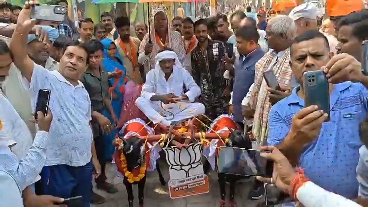Bizarre! Tea Seller Arrives Riding 'Goat' Cart At PM Narendra Modi’s Bhagalpur Rally, Says His Goats Are Also Modi Fan - Watch VIDEO 