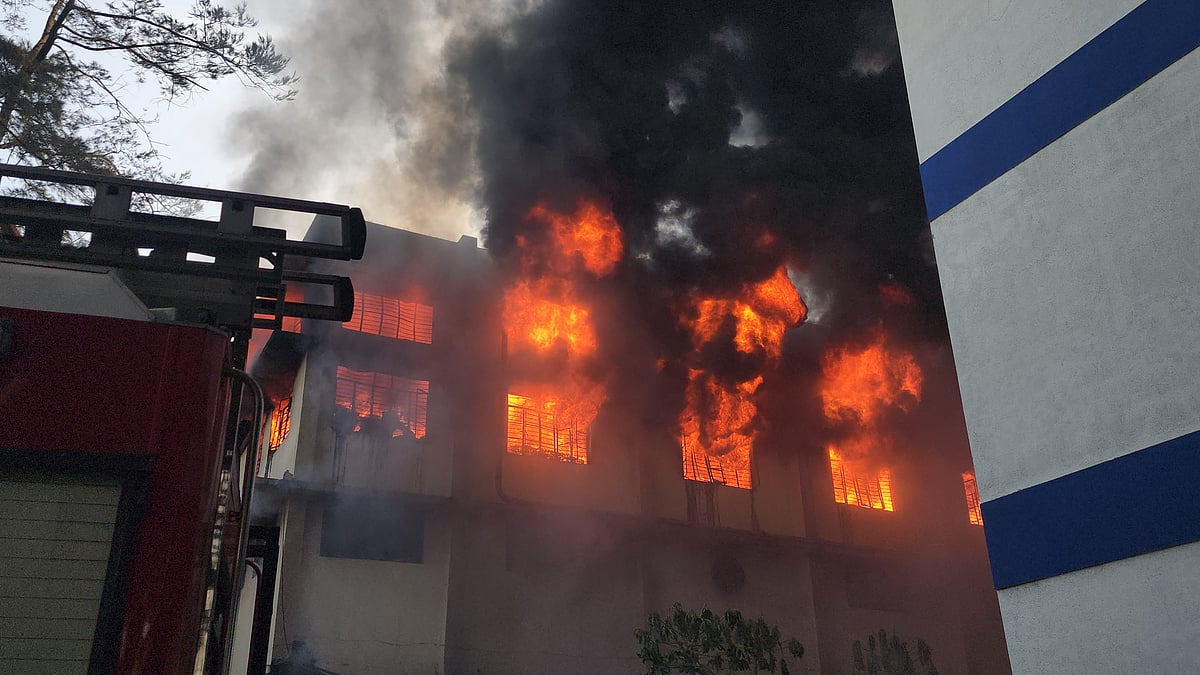 Fire Spreads Rapidly, Building Reduced to Ashes