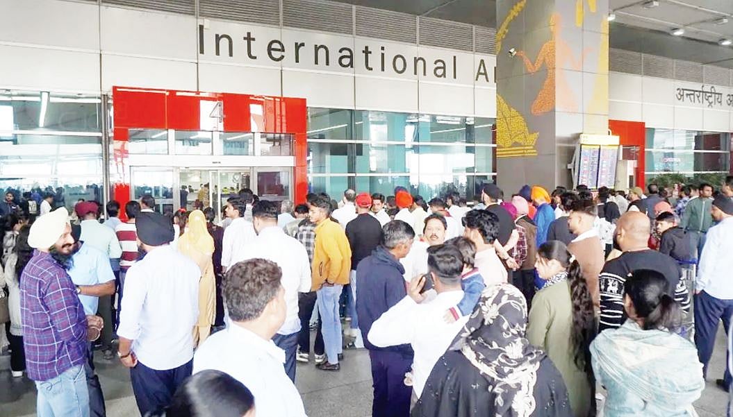 Uttar Pradesh News: Chaos At Lucknow Airport After Delhi ATC Failure Causes Flight Disruptions 