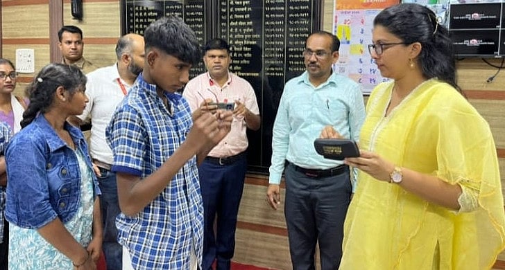Mission Drishti: 500 Jalgaon Ashram School Students Receive Free Eyeglasses Under Vision Initiative