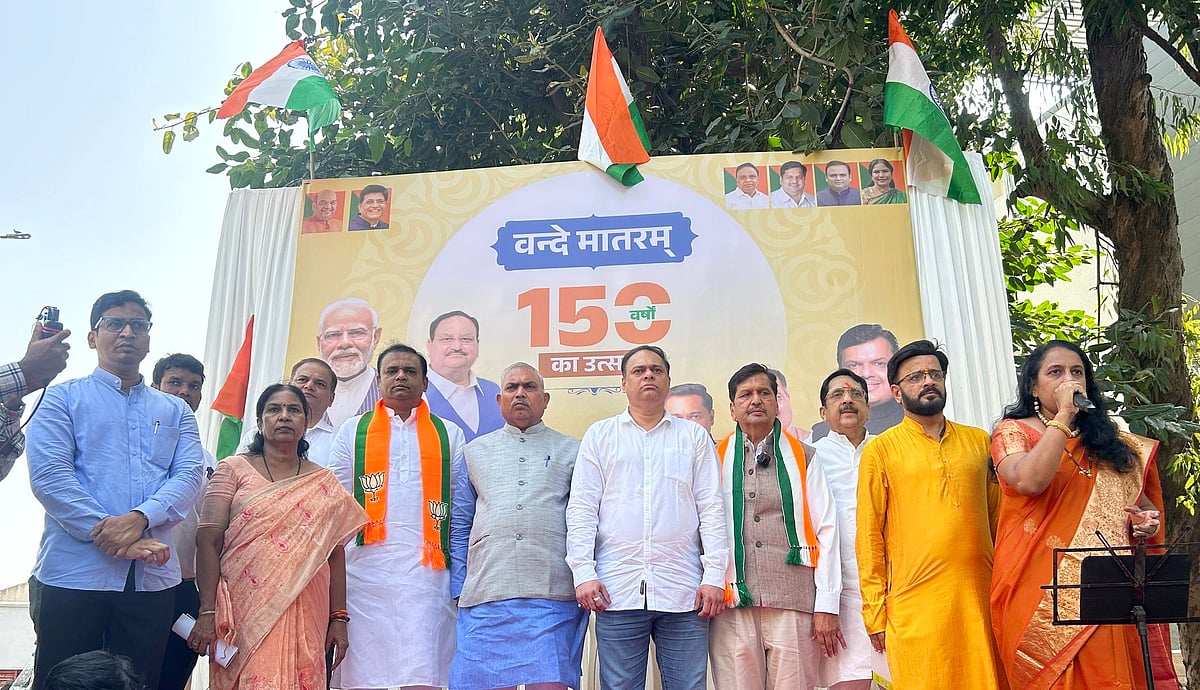 Senior BJP leaders and workers staged a protest recital outside the residence of Samajwadi Party MLA Abu Asim Azmi in Colaba