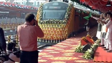 MP News: Prime Minister Narendra Modi Flags Off Khajuraho–Banaras Vande Bharat; CM Mohan Yadav...