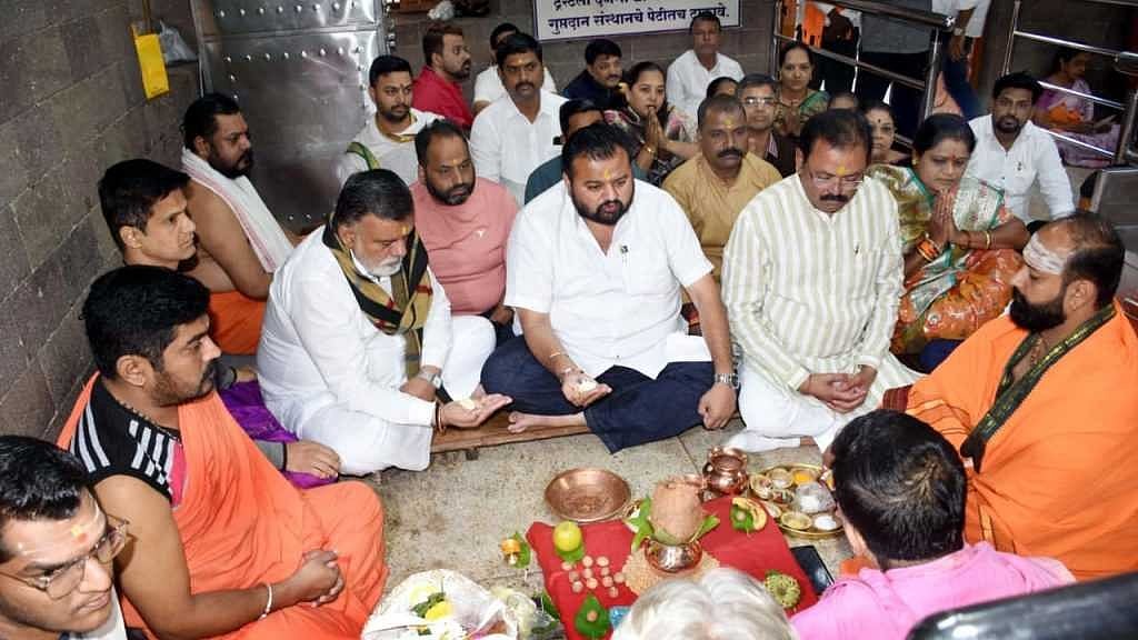 Nashik: Shivsena (UBT) Performs Mahapuja For Sanjay Raut's Speedy Recovery