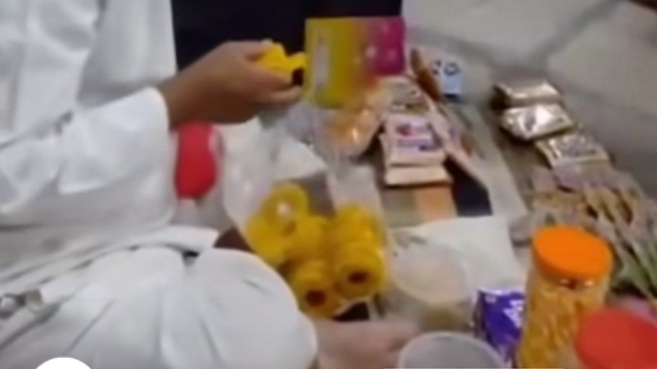 Should Mosque Imams Take Up A Second Job To Sustain Themselves: Debate After Aurangabad Imam Is Photographed Selling Groceries After Prayers 