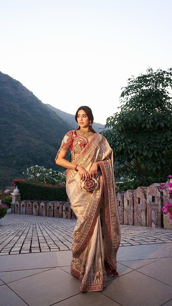 Janhvi Kapoor Lights Up Udaipur Wedding In Ethereal Saree And Show-Stopping Gold Ensemble