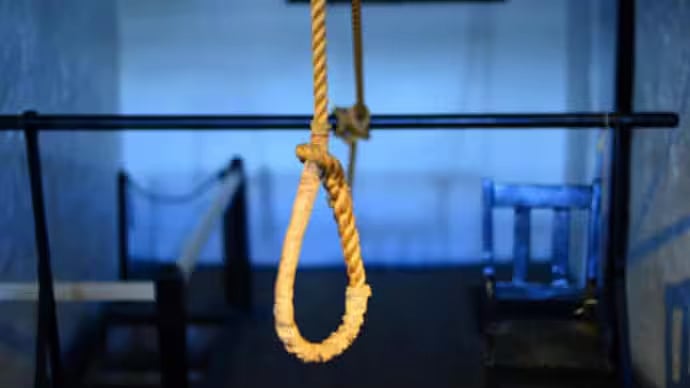 MP News: 50-Year-Old Teacher Hangs Self Inside School Bathroom In Datia; Family Blames Work Pressure